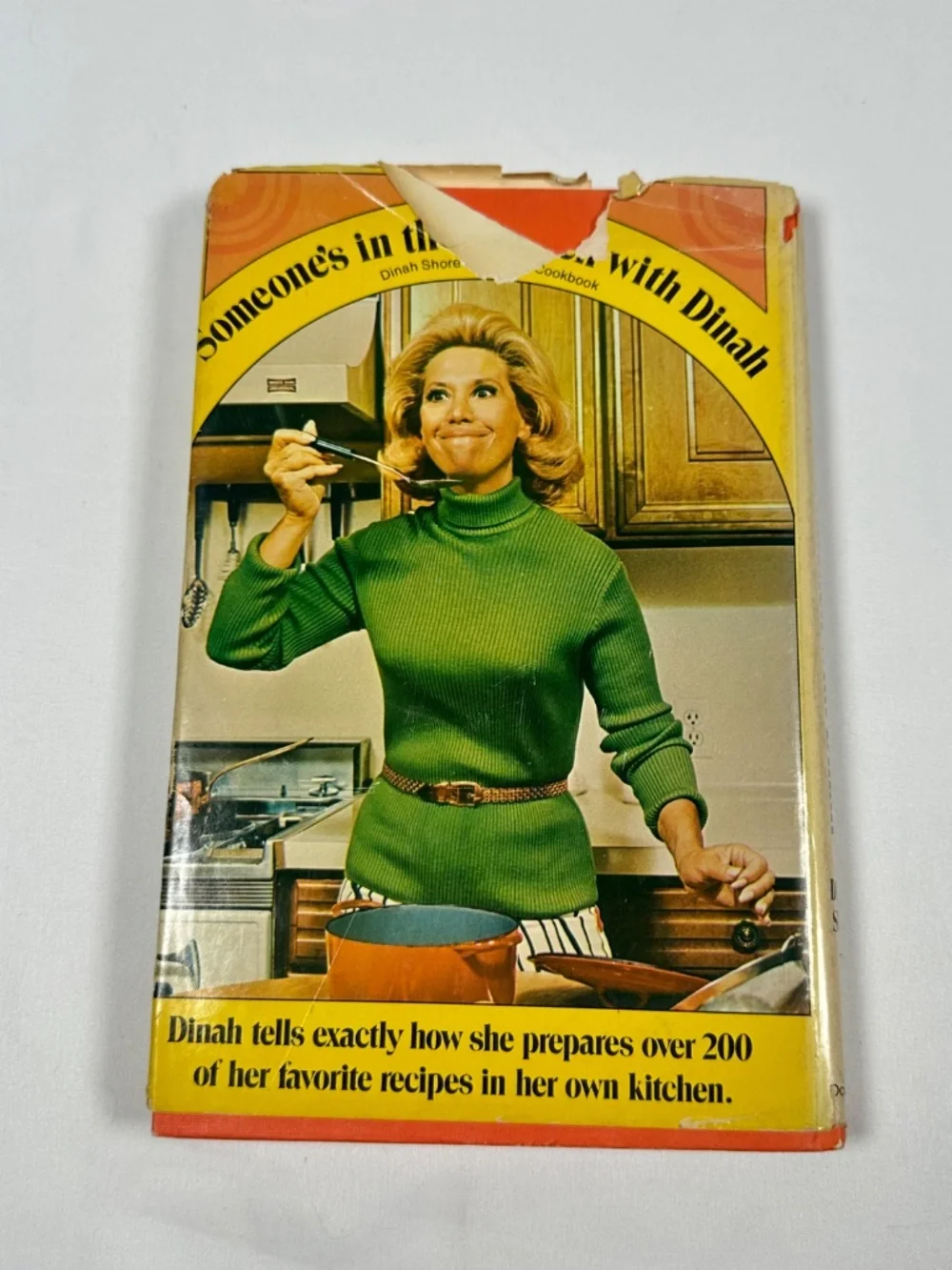 Vintage 1973 Someone's In The Kitchen with Dinah Shore Hardcover Cookbook, DJ